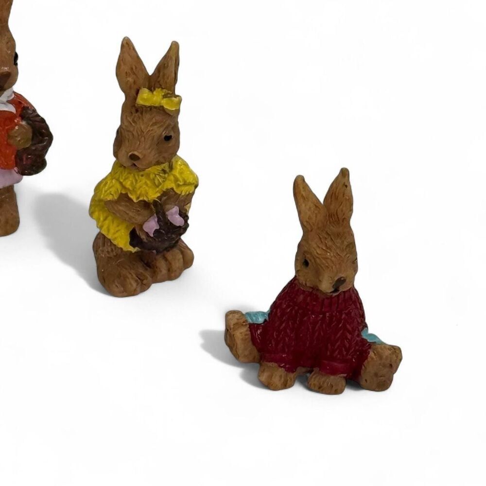 Vintage-Style Set of 4 brown bunny figurines - mini size. - Picture 3 of 6